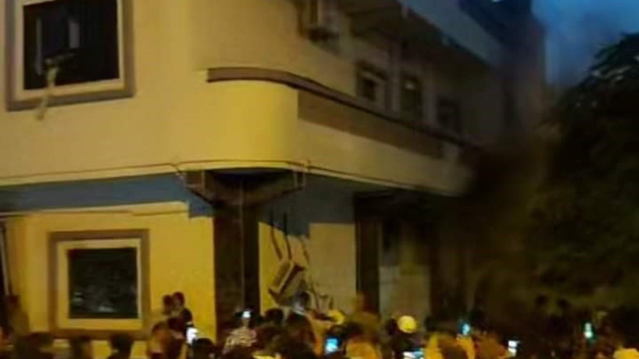 Sel felaketinin vurduğu Libya'da halk sokaklara indi: Belediye başkanının evi ateşe verildi