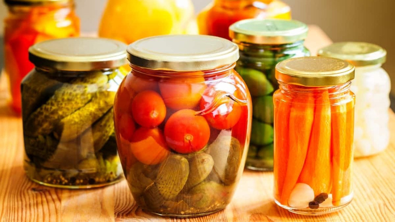 Evde doğru konserve hazırlanma yöntemleri belli oldu. Kış gelirken profesörden hayat kurtaran uyarılar