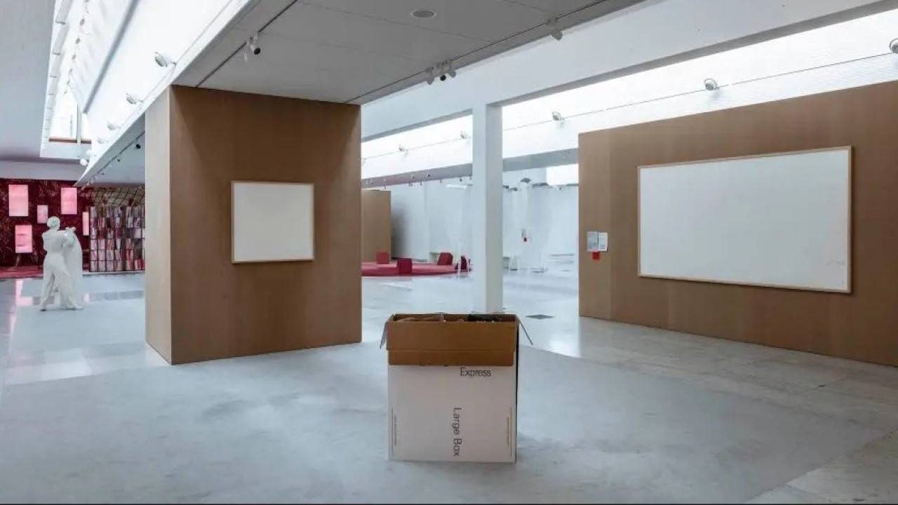 75 bin dolar aldı 2 boş tuval yolladı. Bu nasıl sanat?