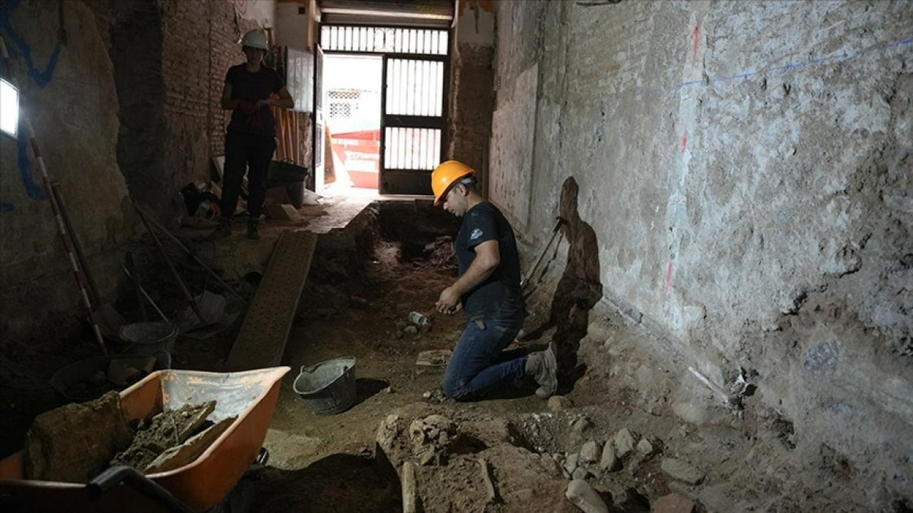 Müslüman mezarlığı gün yüzüne çıkarıldı