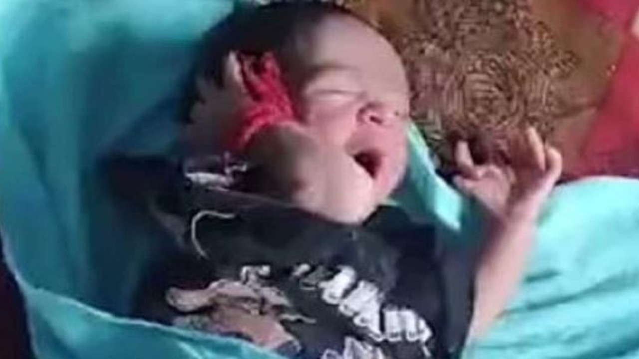 26 parmakla doğdu diye bebeği tanrıça ilan ettiler