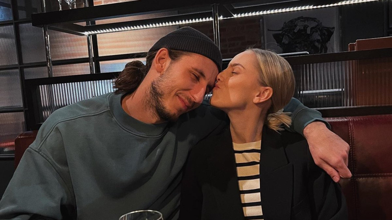 Galatasaray'a hakaret eden Grabara'nın eşine tehdit yağdı. O mesajları sosyal medyadan paylaştı