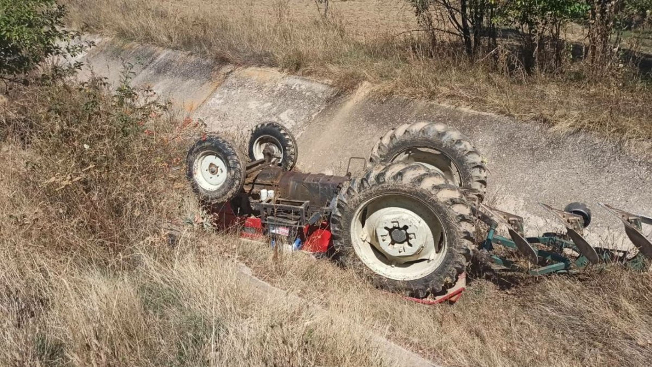 Traktör dere yatağına yuvarlandı: 1 ölü