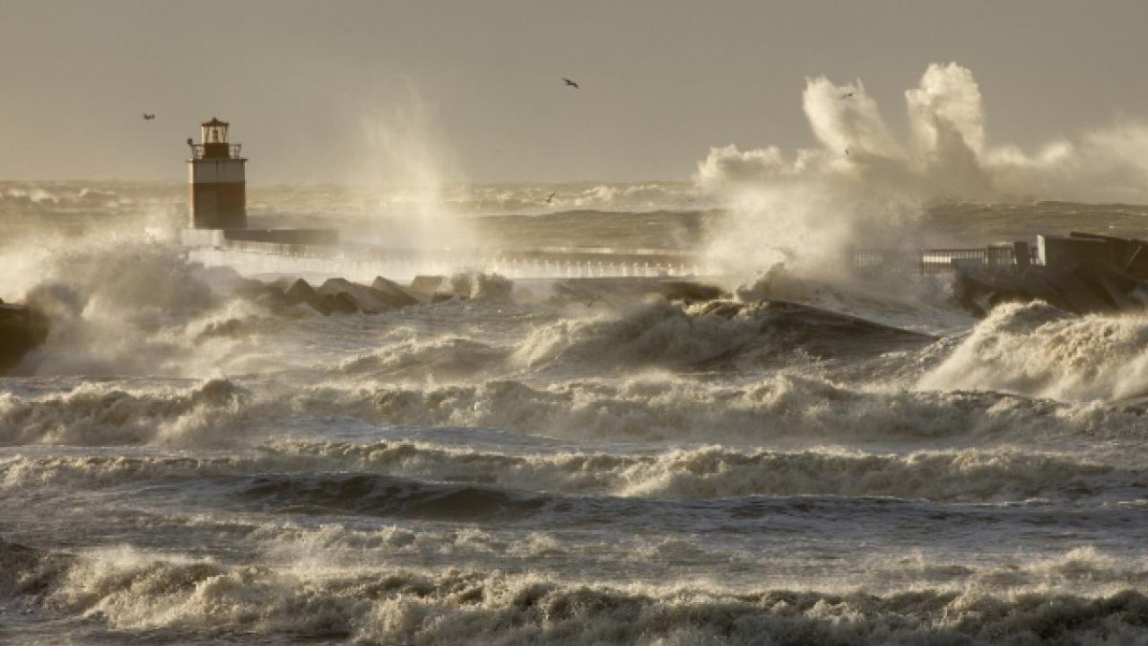 Dev dalga, 3 denizaltı personelinin ölümüne neden oldu