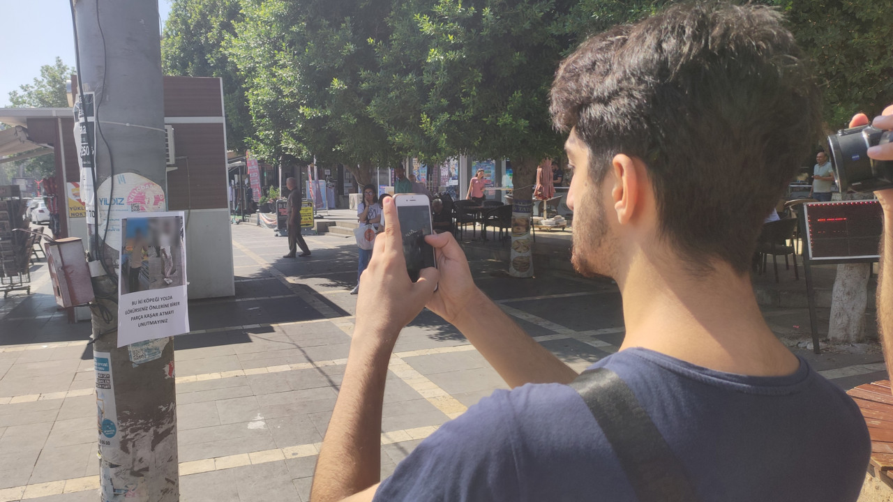 Esrarengiz ilan hayrete düşürdü. Koca ilçenin her yerine asıldı okuyan dönüp bir daha okuyor