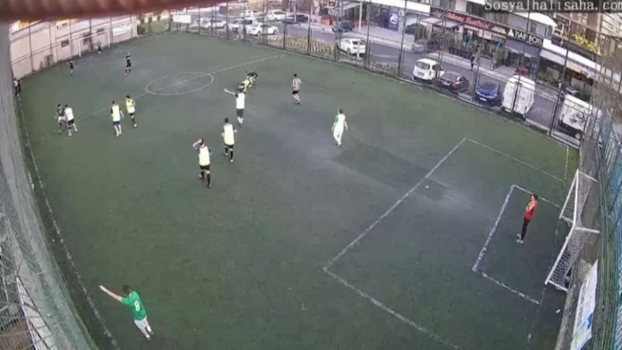 Halı saha maçı sırasında kalp krizi geçirdi