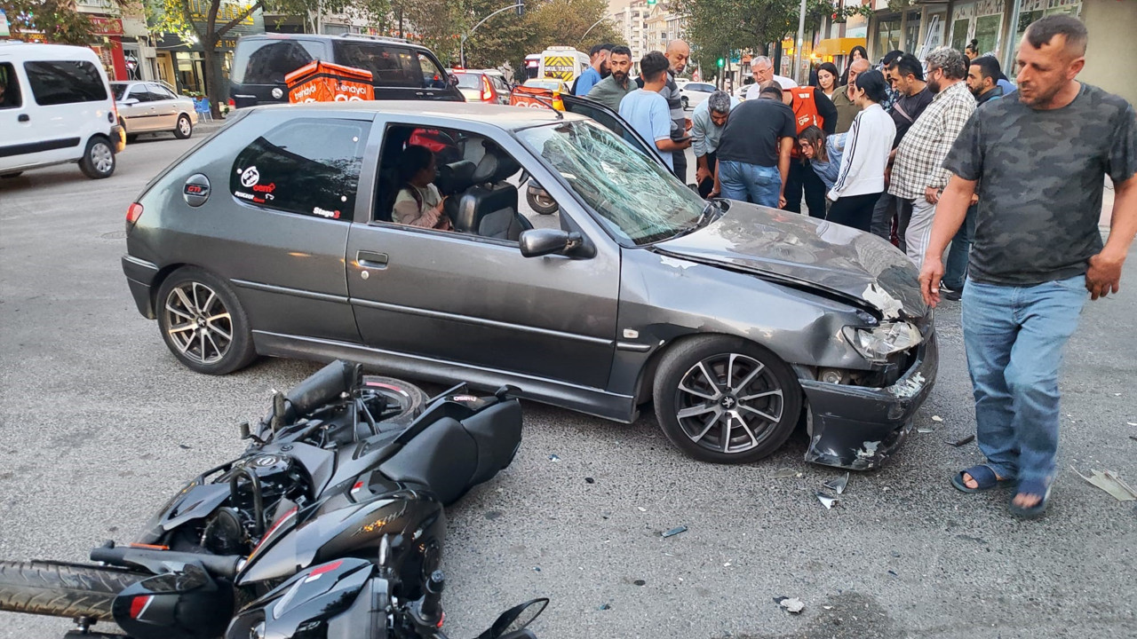 Kaza yapan motosikletli ehliyeti olmadığı için hastaneye gitmeyi reddetti