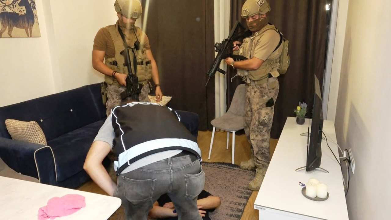 Lüks rezidansta 50 kilo eroin ele geçirildi: Özel tim kapıları kırdı