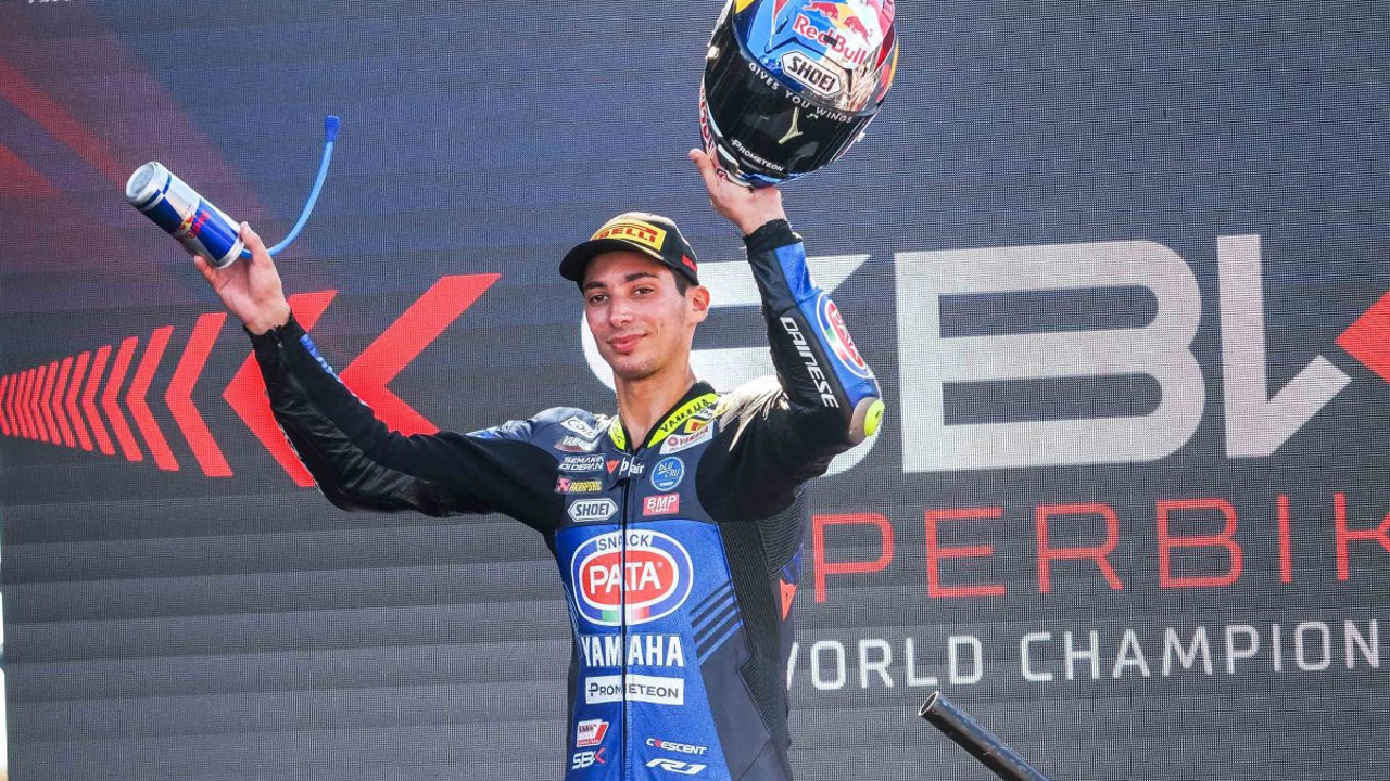 Toprak Razgatlıoğlu podyumda. İspanya'da ikinci oldu