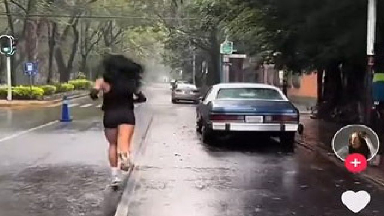 Sokakta koşan kadın videosuna Arapların yorumlarını okuyunca Atatürk’e minnet duyacaksınız