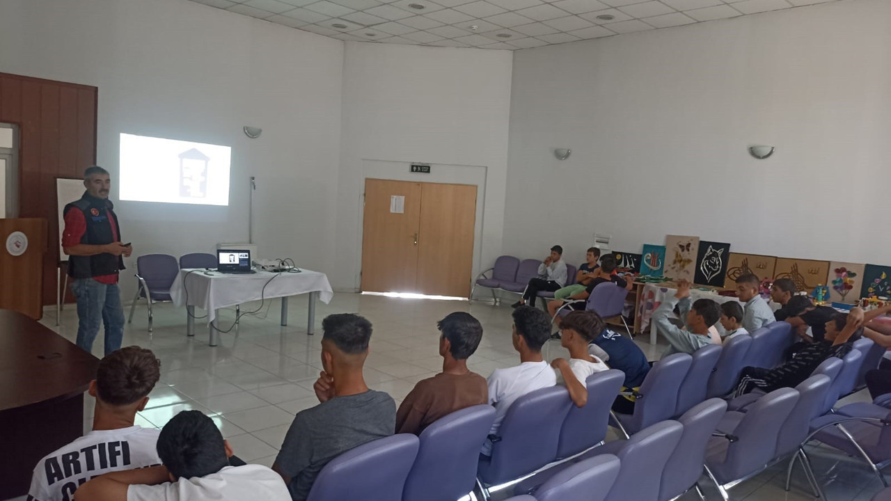 Sevgi evinde afet eğitim dersi verildi