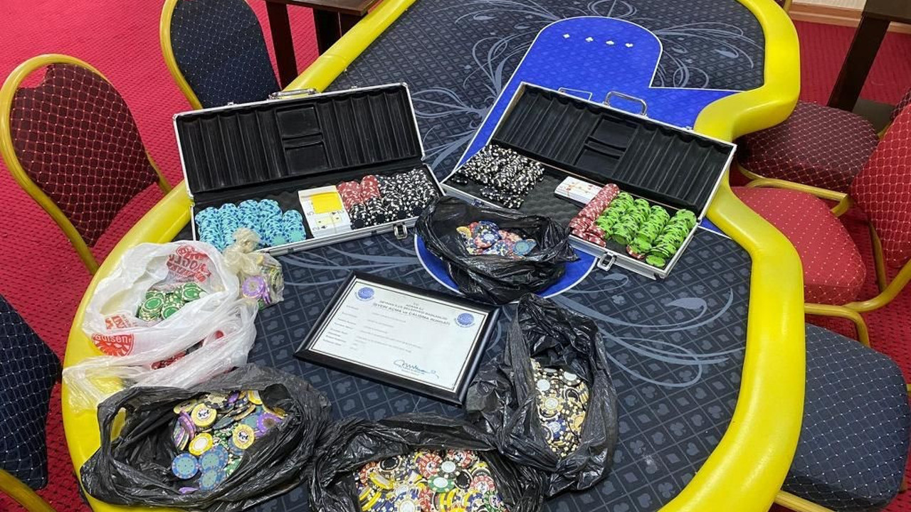 Kılık değiştirip kahvehaneye sızan polis, kumarı belgeledi