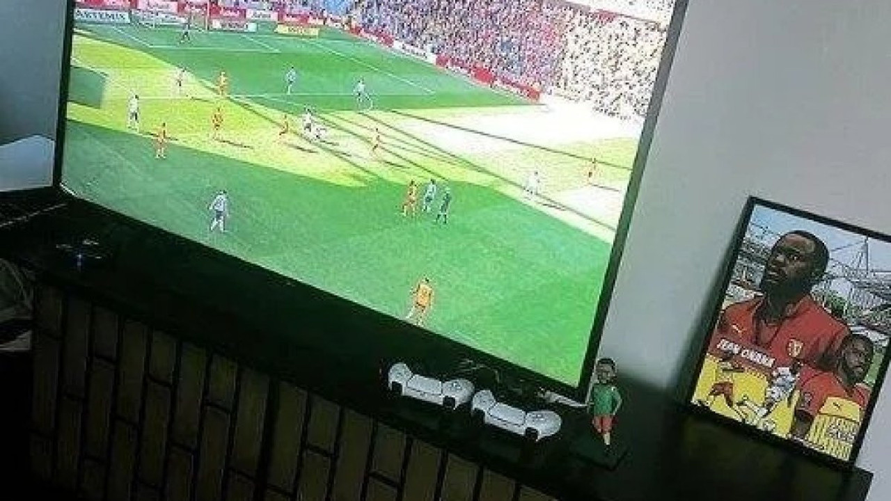 Beşiktaş maçı öncesi Onana Lens maçını izledi. Taraftar isyanda