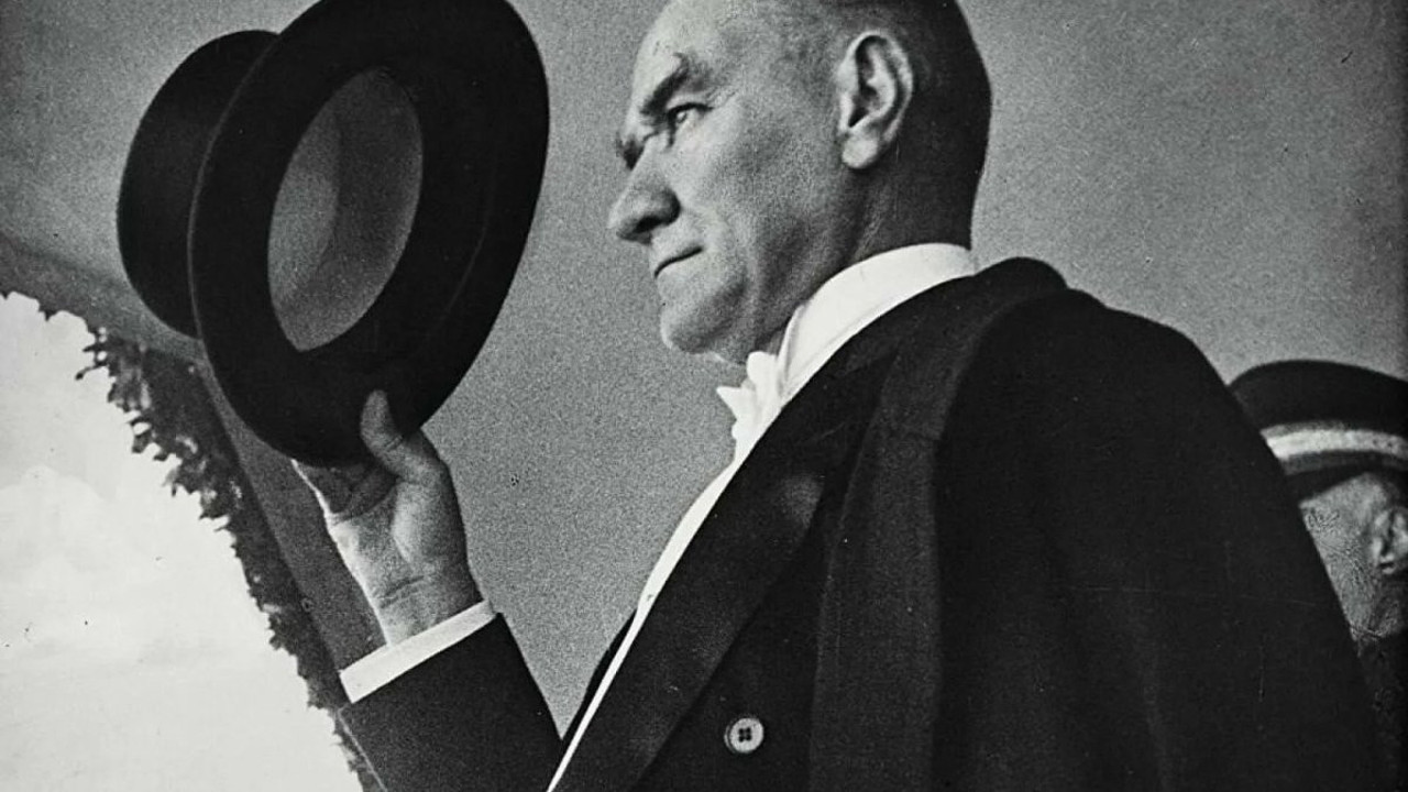 Emekli Tuğgeneral Naim Babüroğlu Atatürk'ün mucizesini açıkladı