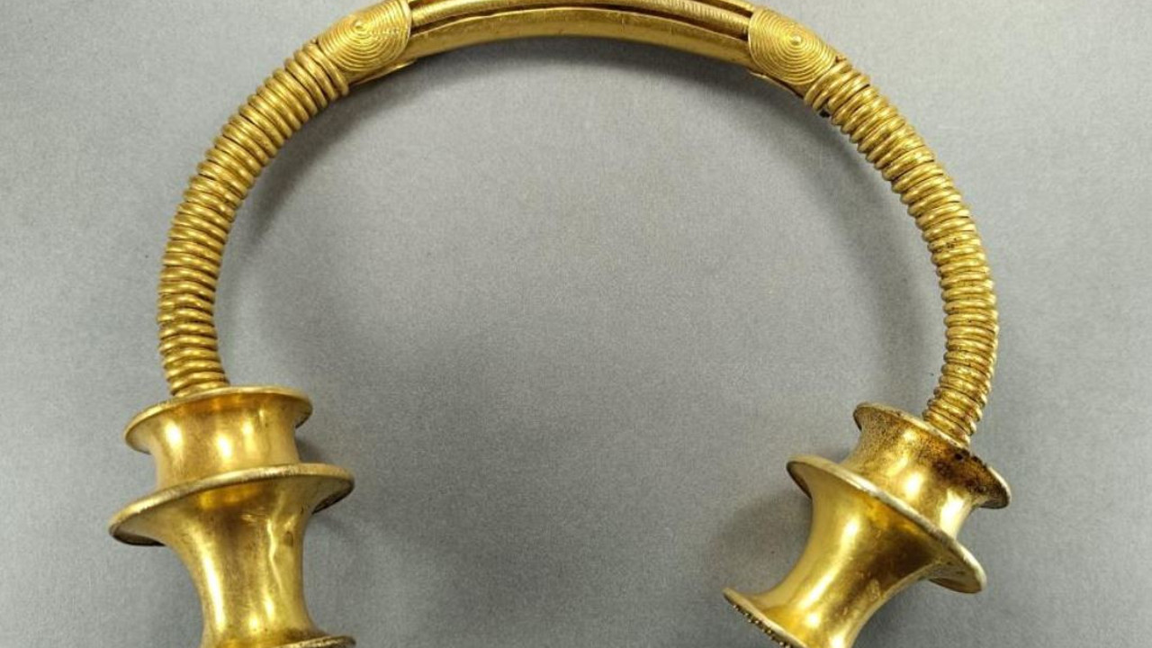 Toprak kayması 2500 yıl önce gömülen kolyeleri ortaya çıkardı. Kazı çalışması başlatılacak