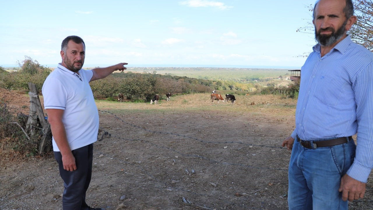 Sürü halinde etraflarını sarıp katliam yaptılar. Mahalleli sokakta silahla dolaşıyor