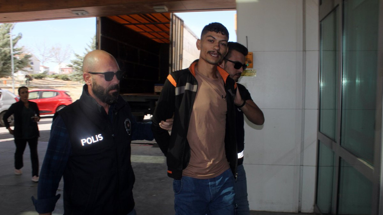 Sevgilisiyle çaldıkları otomobille tatile giderken yakalandı. Pişkin hırsızların sözleri pes dedirtti