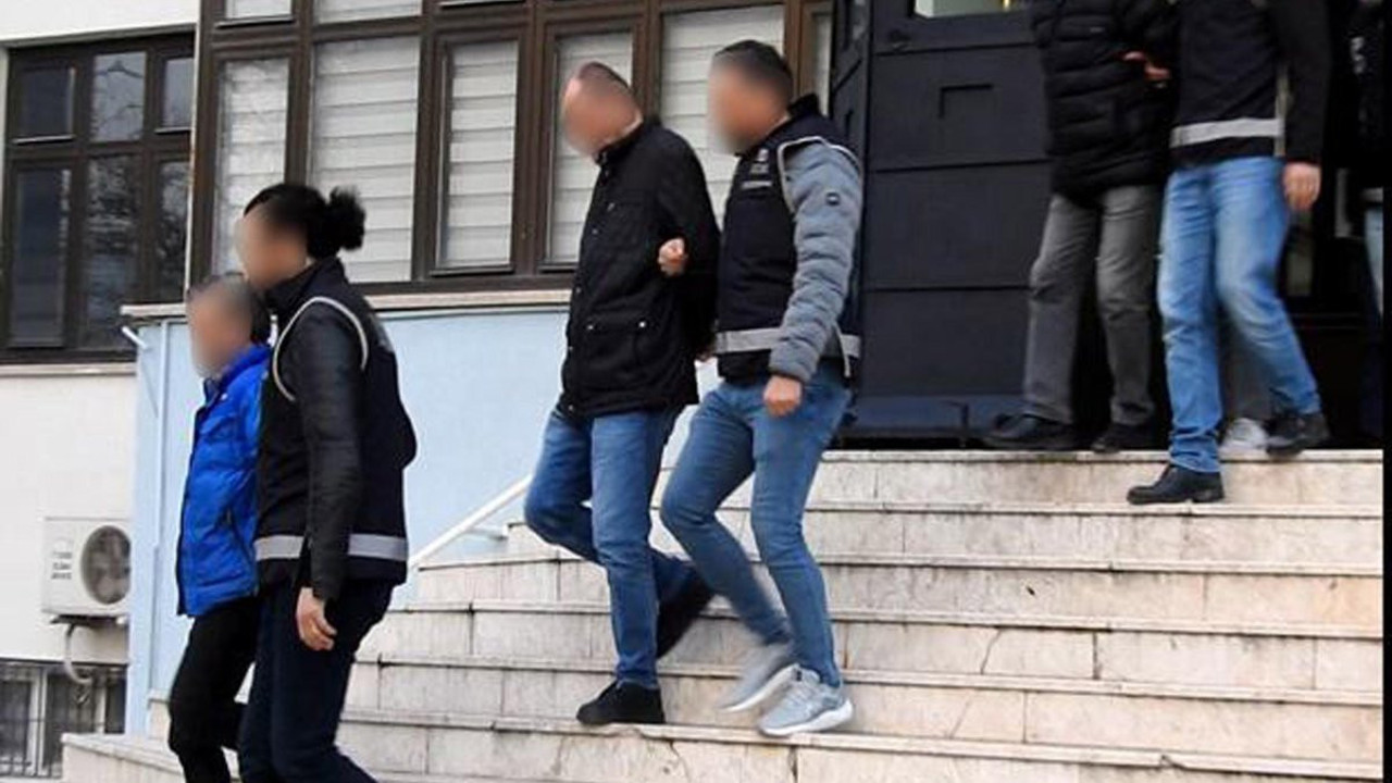 Sahte kimliklerle bankalardan kredi dolandırıcılığına 13 tutuklama