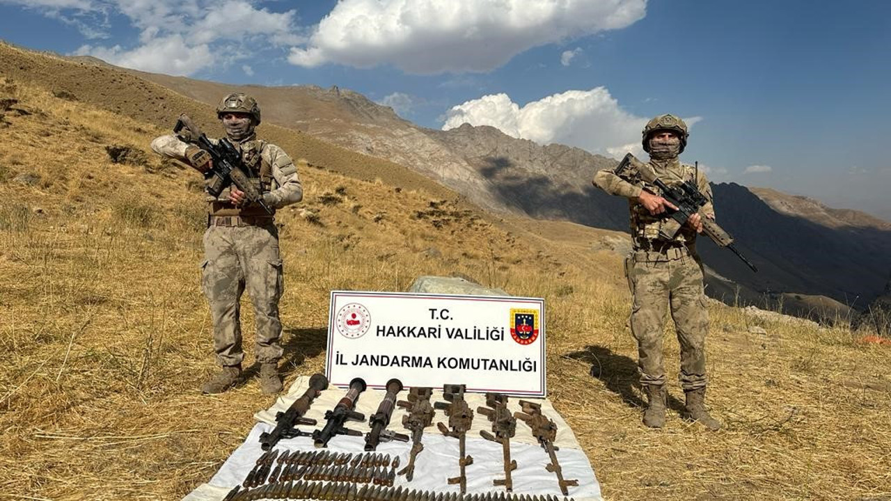 Hakkari'de 2 sığınakta silah ve mühimmat ele geçirildi