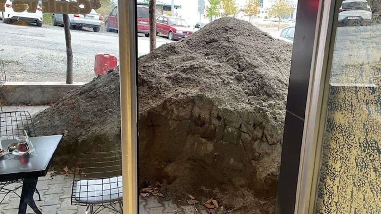 Kiracı-mülk sahibi tartışmasında yeni perde: Bir kamyon kum döktü