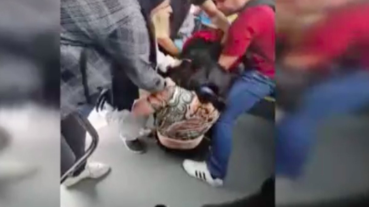 İETT otobüsünde kadınların saç saça baş başa koltuk kavgası