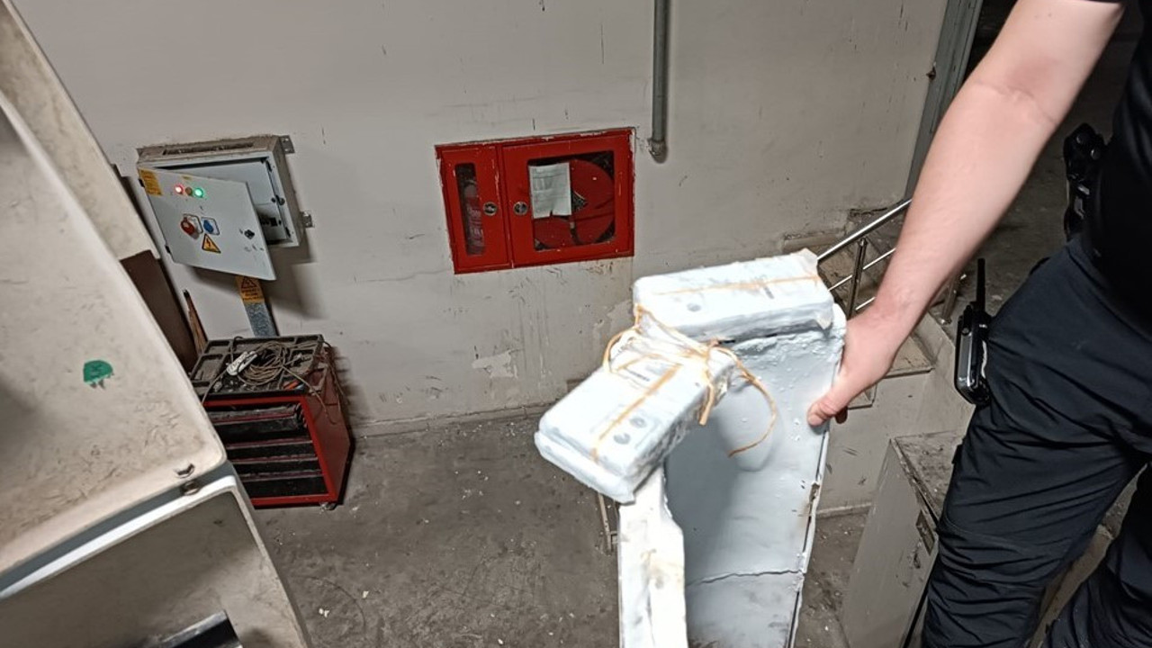 Piknik tüpü içine saklanan kaçak telefonlar yakalandı
