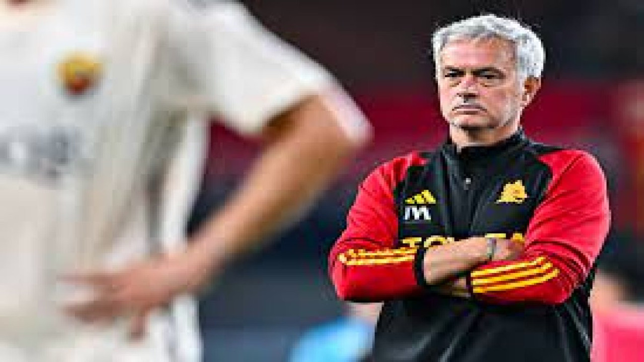 Roma'yı perişen ettiler. Mourinho dondu kaldı