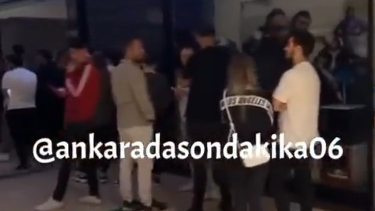 iPhone 15 için parası olanlar geceden kuyruk oluşturdu. En düşük 50 bin TL'den başlıyor