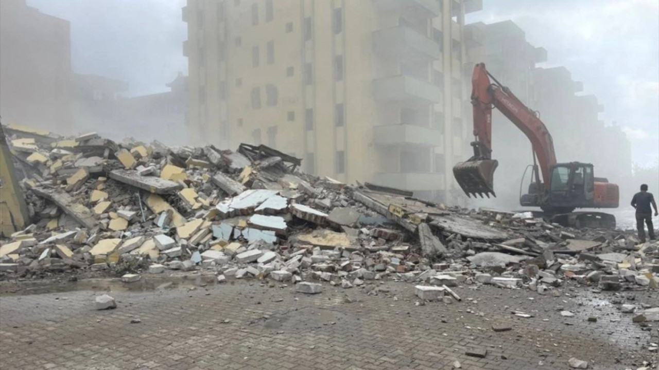 Kontrollü yıkımda evi zarar gördü; şantiye şefini tüfekle öldürdü