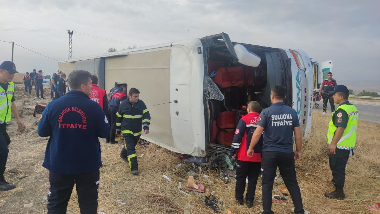 Tarlaya uçan otobüs 6 kişiye mezar oldu. Otobüs terörü bitmek bilmiyor