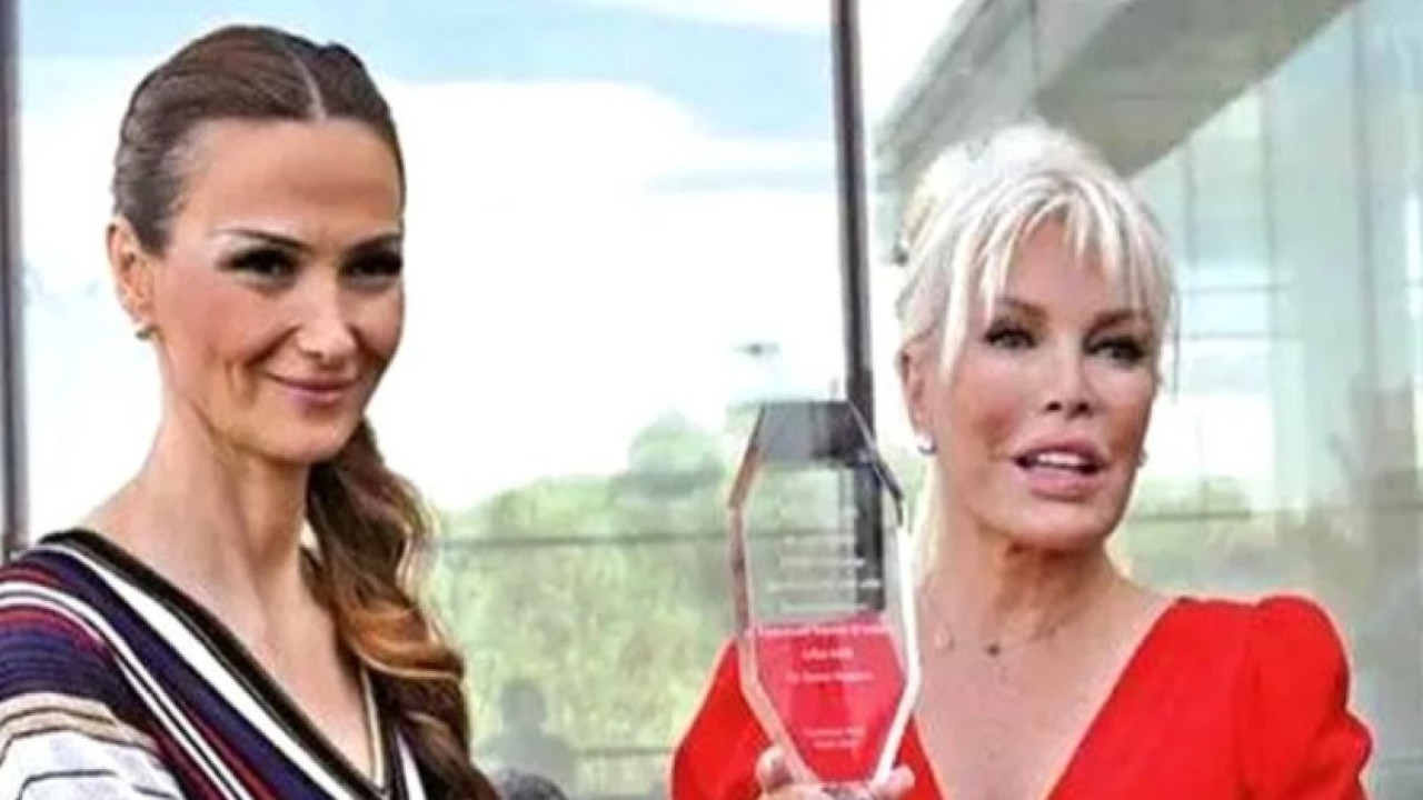 Ajda Pekkan Ganire Paşayeva ile anısını duygusal bir yazıyla paylaştı. 10 yıl önce elinden ödül almıştı