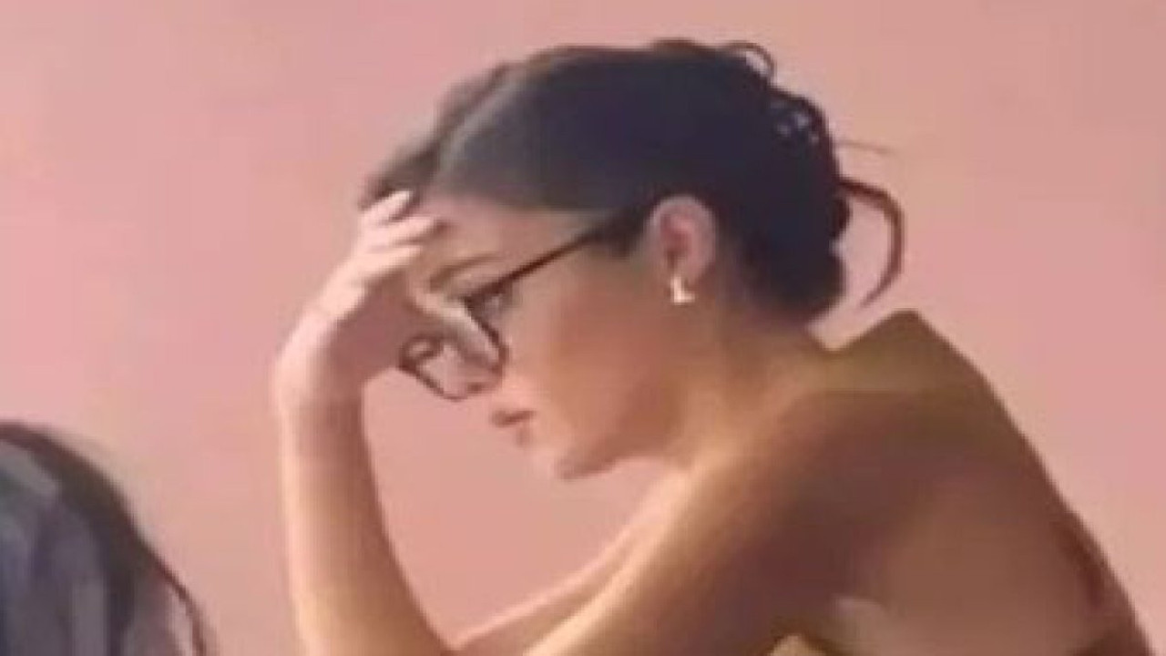 Hande Erçel dizi setinde sınava girdi