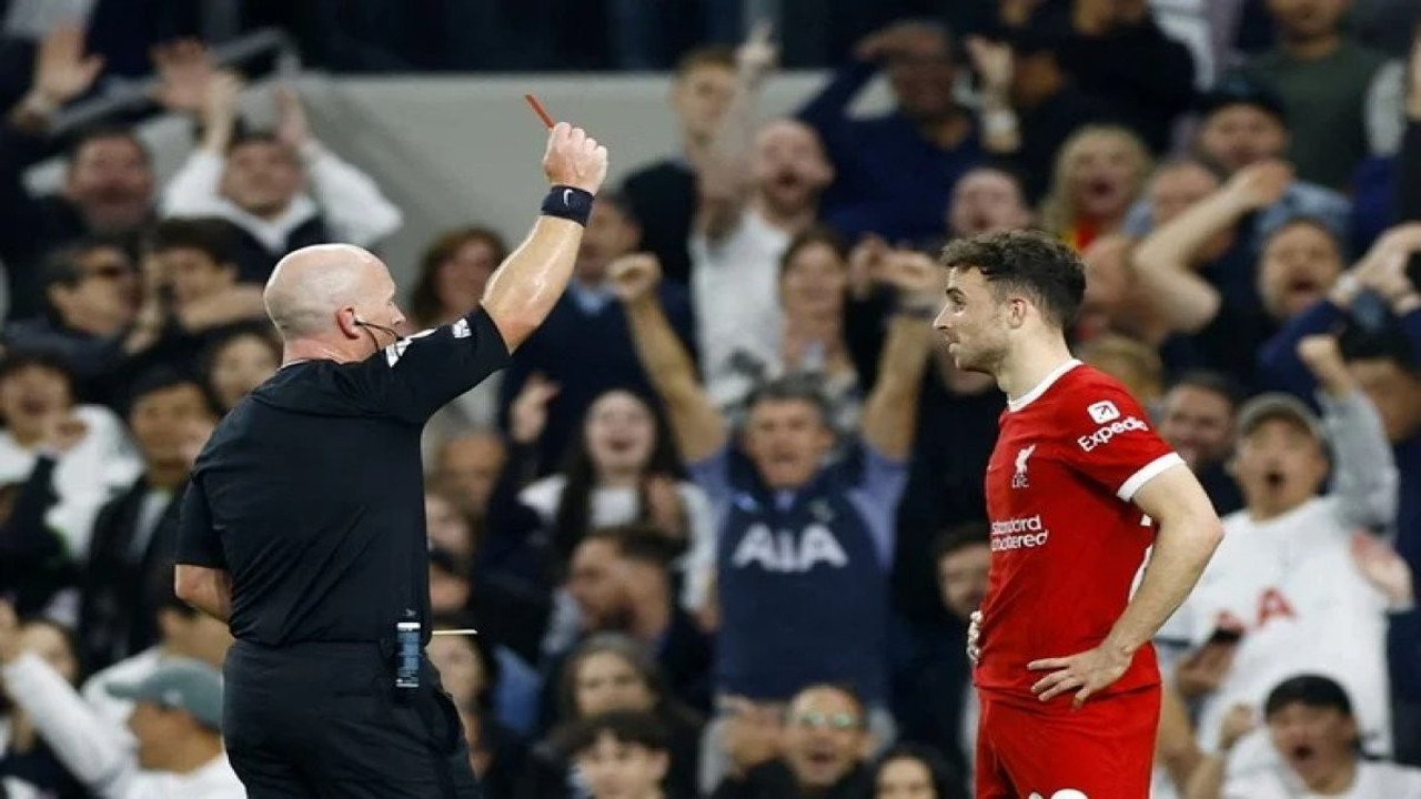 Tottenham Liverpool maçının hakemlerine ceza gecikmedi