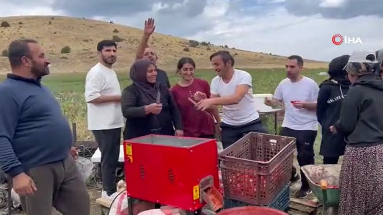 Ünlü oyuncu film galasına giderken yolda durup salça yaptı