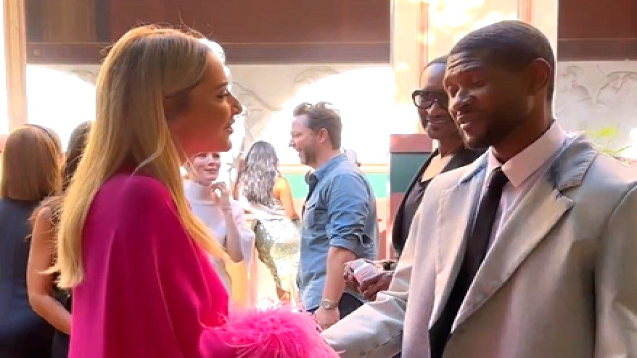 Hadise dünyaca ünlü şarkıcıyla Paris'te buluştu. Dakikalarca sohbet ettiler