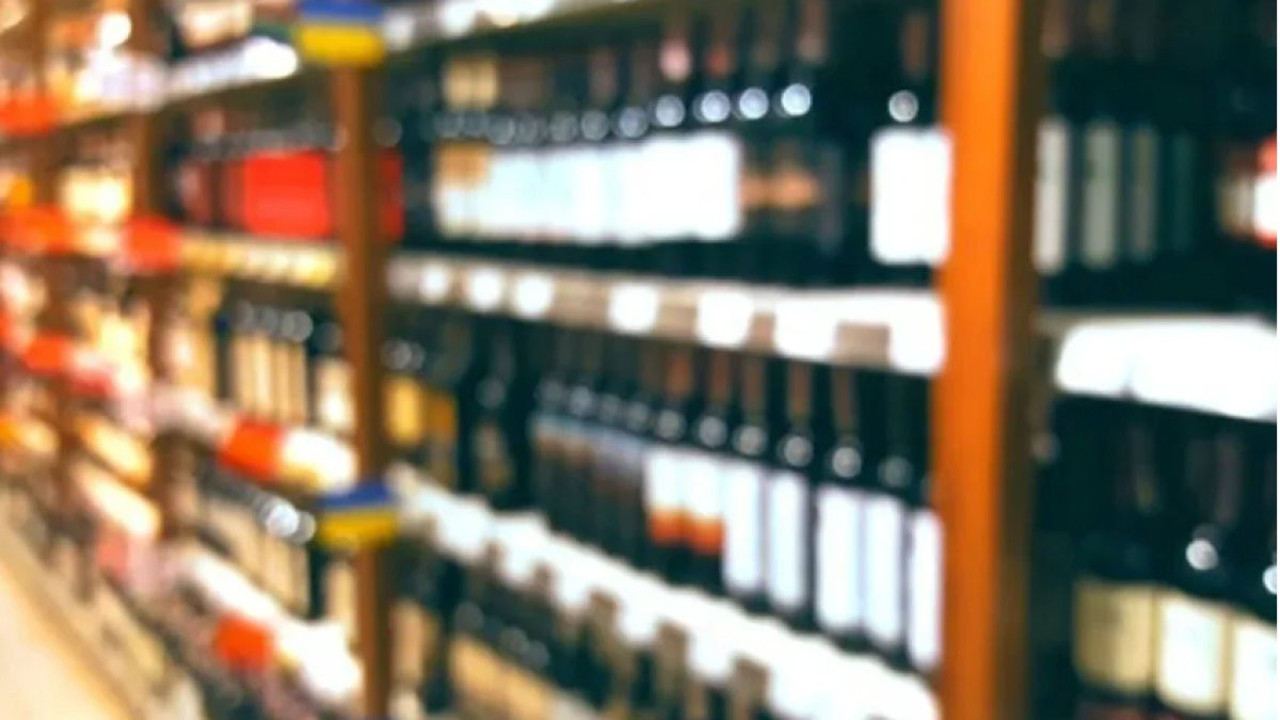 Alkole zam geldi. Artık içki içebileni parmakla gösterecekler