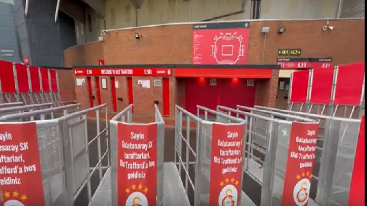 Manchester United'dan Galatasaray taraftarına sürpriz jest. Asılan pankartlar sosyal medyada gündem oldu