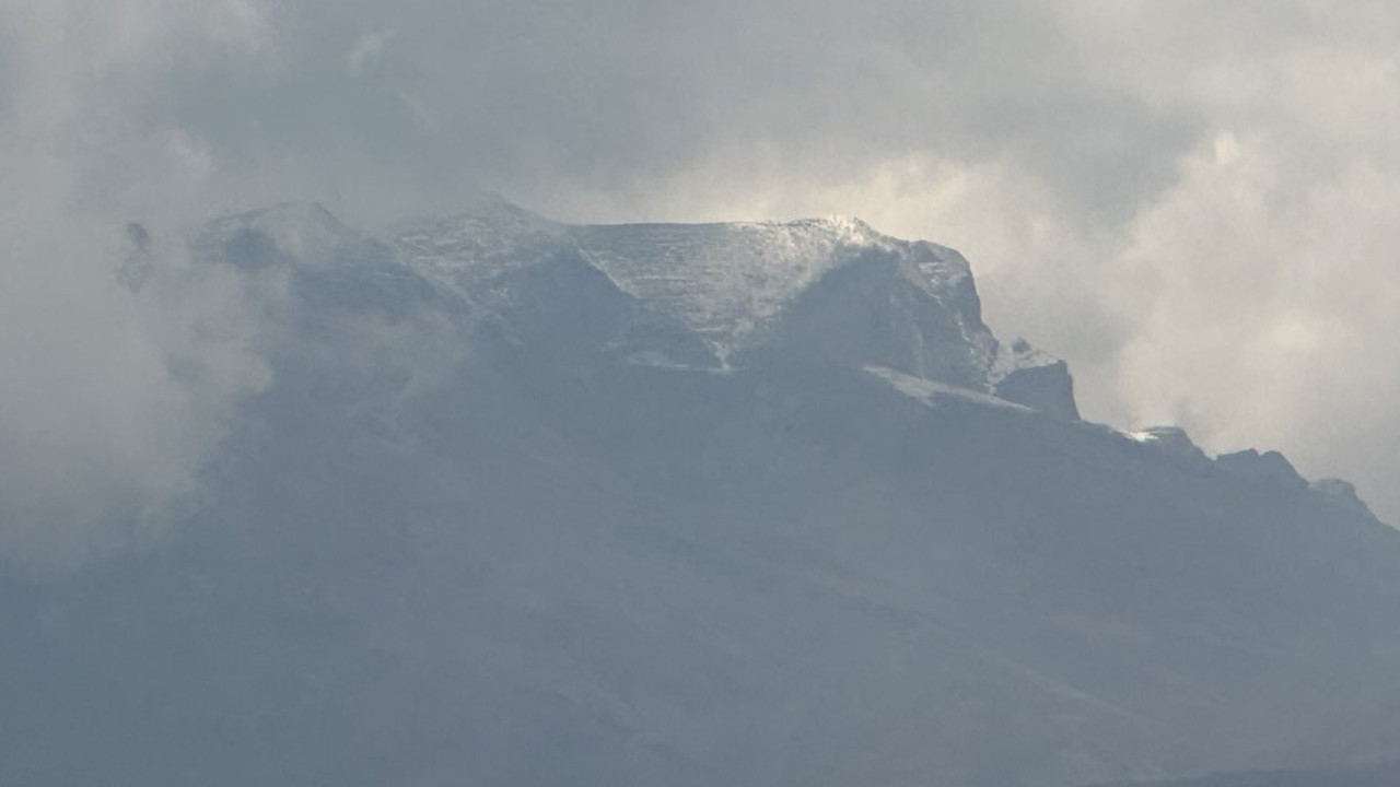 Yüksekova'ya yılın ilk karı düştü