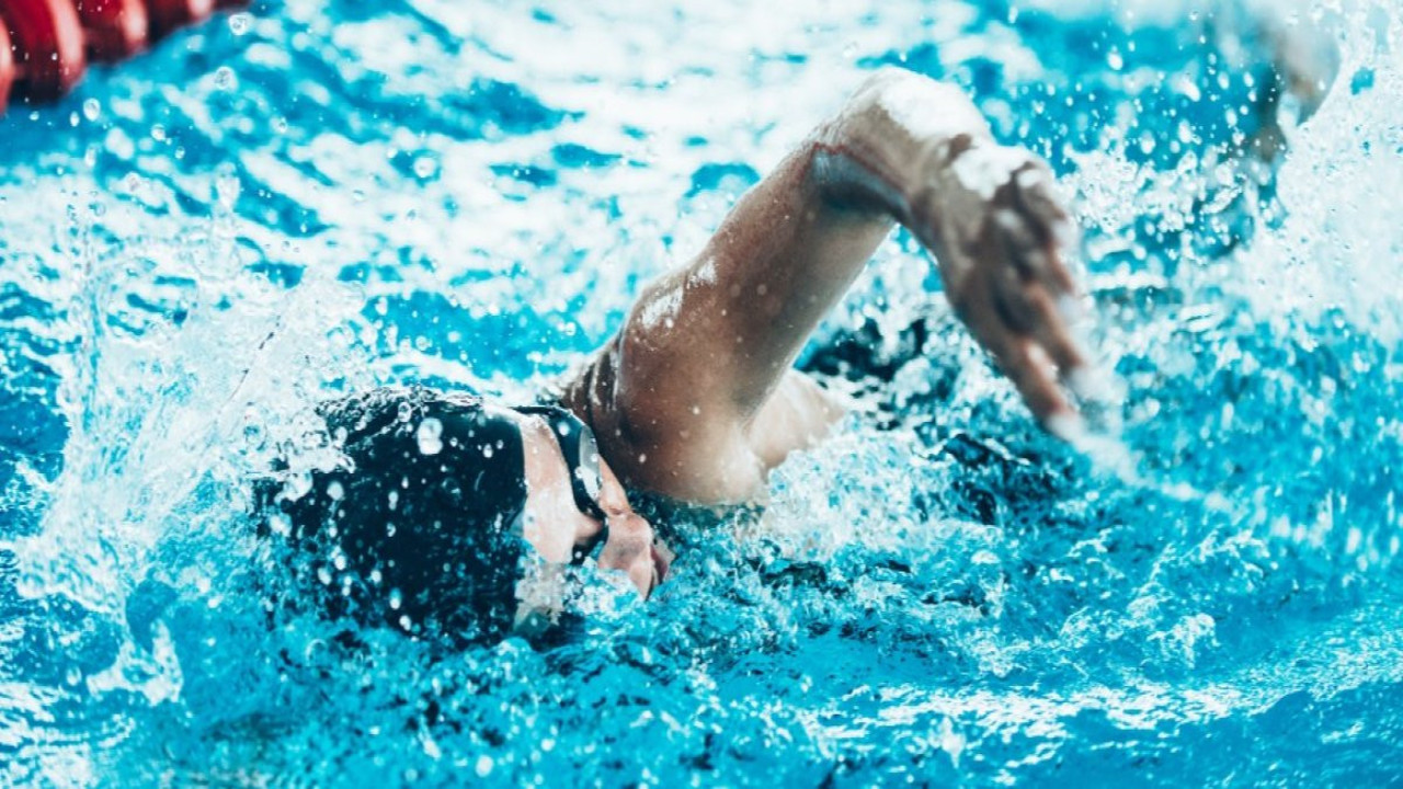 Omzu ağıran yüzmeli mi