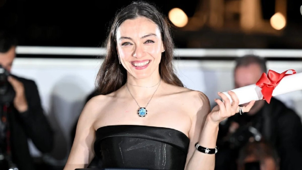 Merve Dizdar Ezgi Mola'nın doğacak bebeğinin adını ağzından kaçırdı