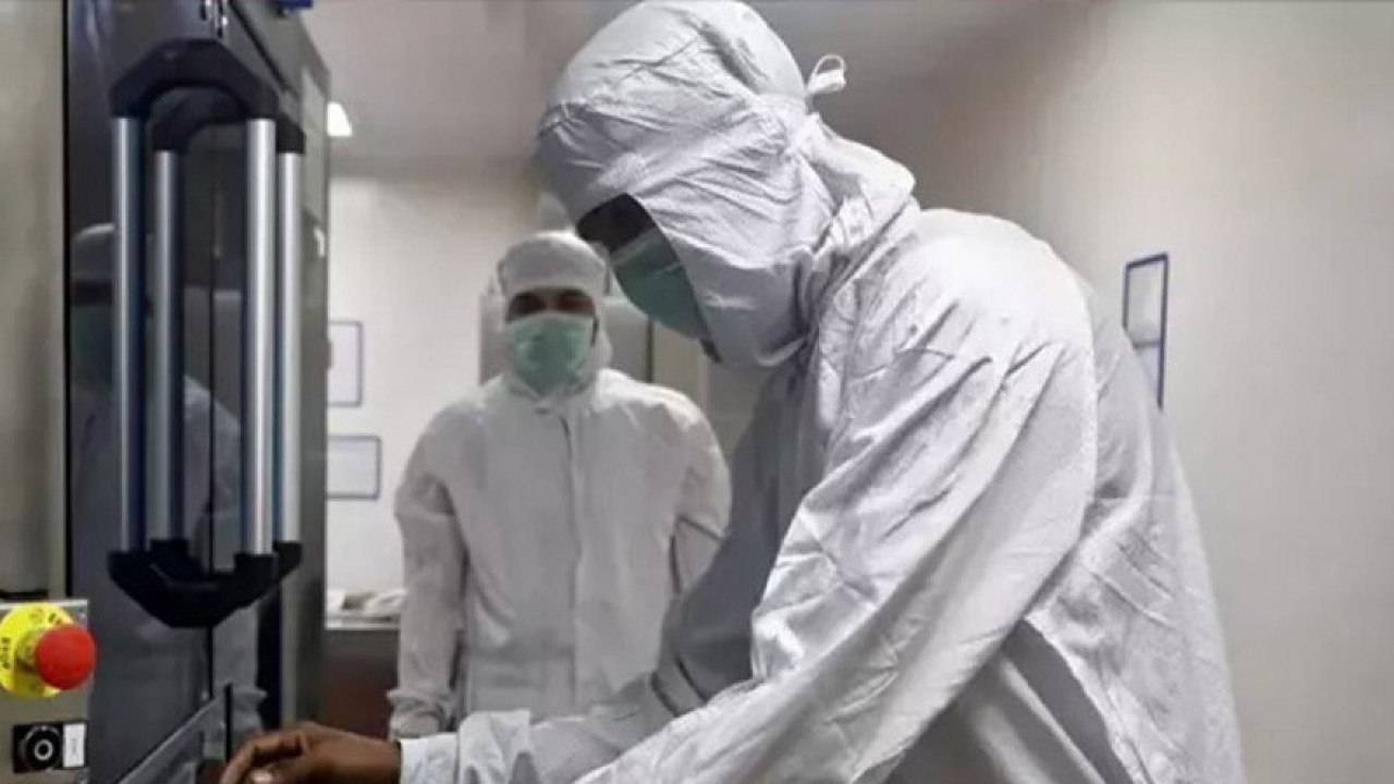 Gizemli hastalığın vurduğu okul süresiz kapatıldı.95 kız öğrenci hastanelik oldu