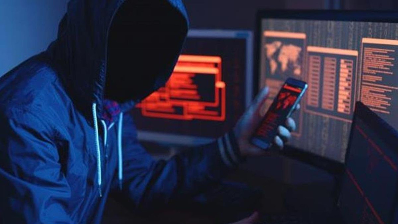 Ünlü markaya casusluk suçlaması. Merkezi anbean izleniyor