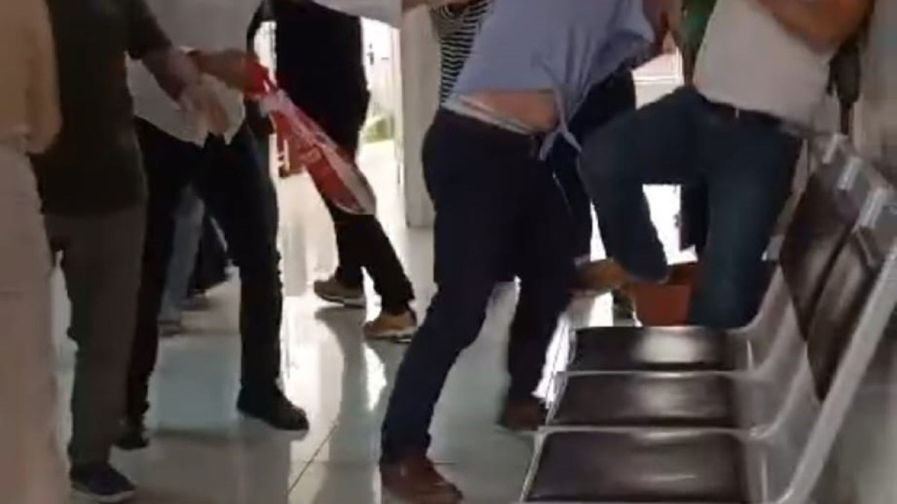 Hasta ve yakınları 3 doktora saldırdı. Sağlık ocağını bastılar