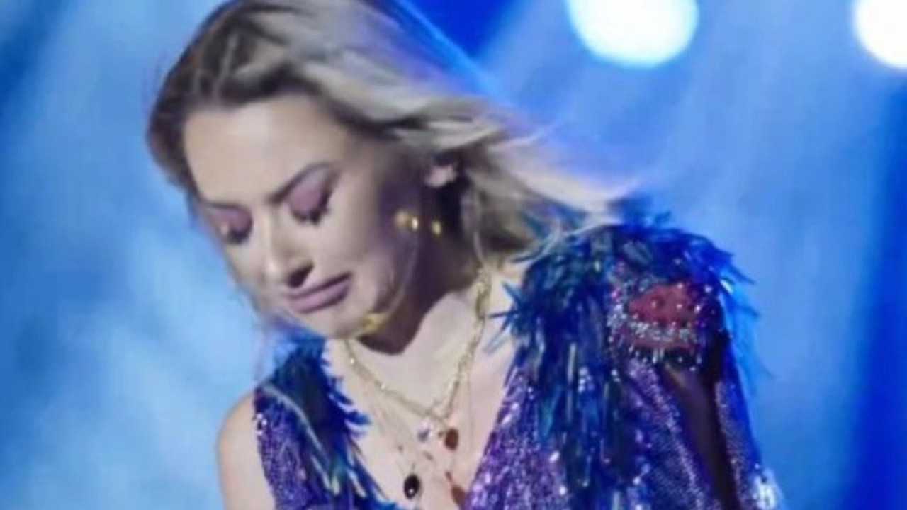 Hadise sahnede hüngür hüngür ağladı