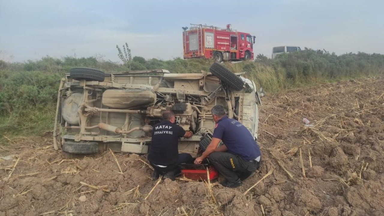 Kamyonet tarlaya uçtu: 3 yaralı