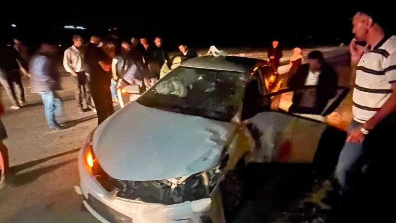 Hasta taşıyan ambulans ile otomobil kaza yaptı: 2 yaralı