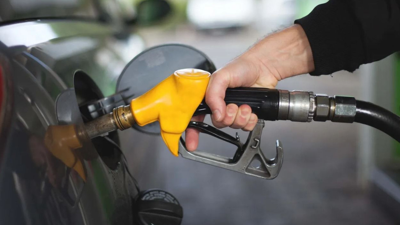 Benzin ve motorine dev zam yolda Brent petrolü savaş vurdu bir gecede 5.5 dolar zam