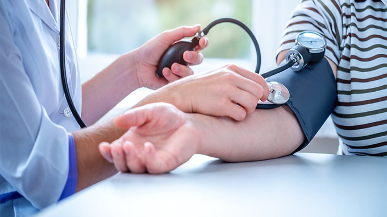 Tüm şişlikleri yok eden mucize bitki. Vücutta bir gram ödem bırakmıyor. Tansiyona karşı da kalkan oluyor