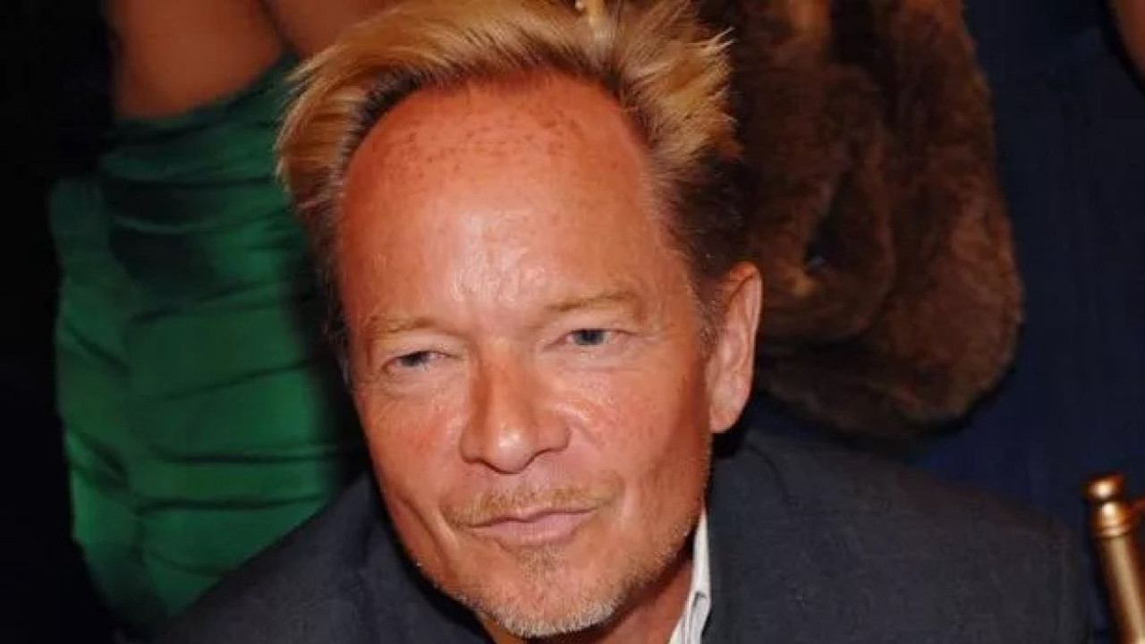 Korku filmlerinin unutulmaz yönetmeni Anthony Hickox hayatını kaybetti. Evinde ölü bulundu