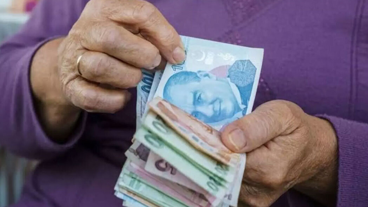 Emeklilik hayali kuran ev hanımları dikkat! Bakan'dan açıklama